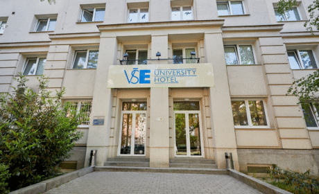 Zůstaňte v kontaktu s alma mater – i při cestách do Prahy díky ubytování v Univerzitním hotelu VŠE